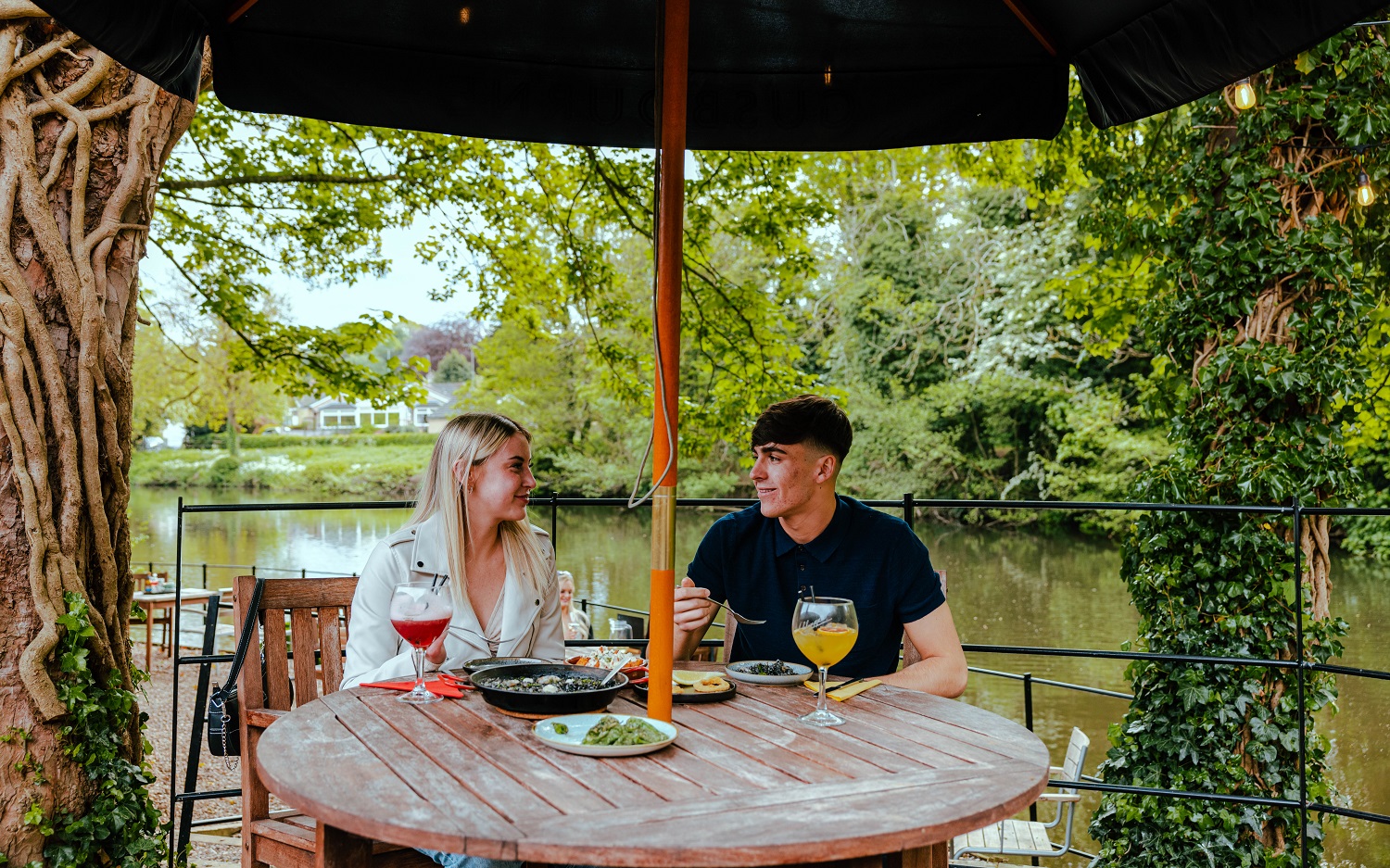 Couple enjoying alfresco dining at Lorentes Darley Abbey